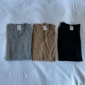 Lot of (3) NWT merino wool Gap v-neck sweaters